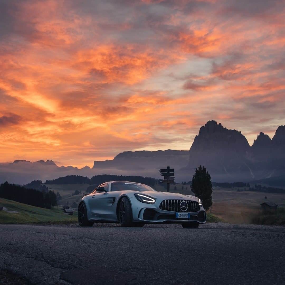 Mercedes AMGのインスタグラム：「Romantic view anyone? This is what we have in mind! #HappyValentinesDay  📷  @jacob  #DrivingPerformance #MercedesAMG #AMG」