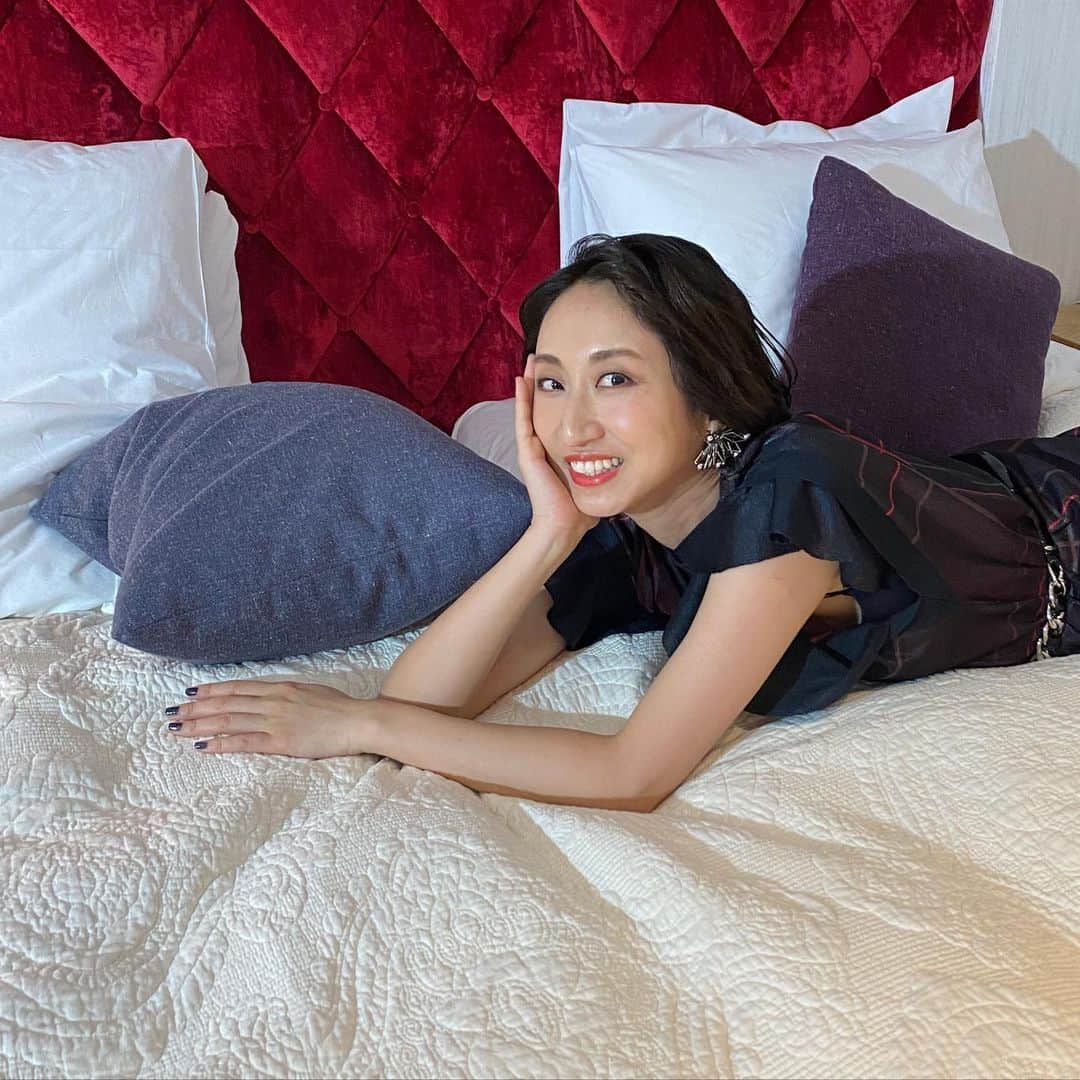 Ms.OOJAのインスタグラム：「デビュー日まであと2日🎁 みんなYouTube LIVEリマインドした？？  バレンタインデー  みんなはチョコもらった？あげた？  わたしはすっとボケて忘れたふりをして過ごしました。  #msooja #はじまりの時　#0216 #10thanniversary #YouTubeLIVE」