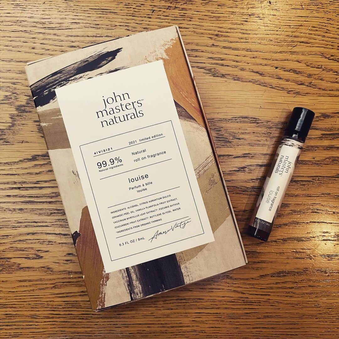 akikoのインスタグラム：「ジョンマスターとアメリヴィンテージのコラボ。 好きすぎる😍❤️😍❤️  #johnmastersorganics  #amerivintage #ジョンマスターオーガニック #アメリヴィンテージ #ロールオンフレグランス ルイーズ」