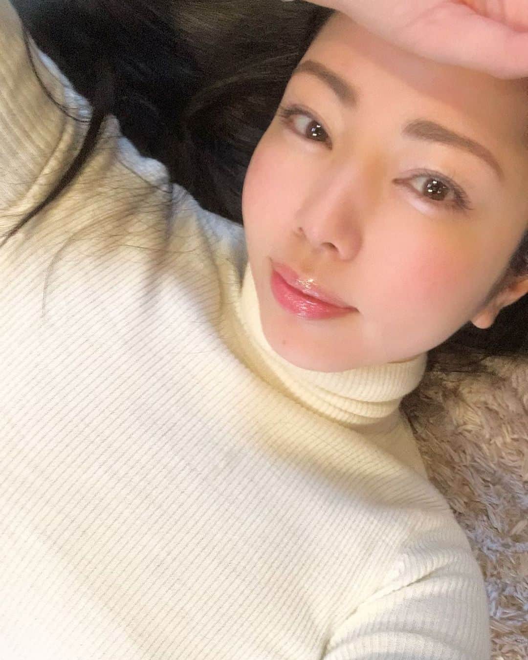 永野桃子　のインスタグラム：「ハッピーバレンタイン🤍  (*≧∀≦*)つ🍫✨✨✨  #ハッピーバレンタインデー」