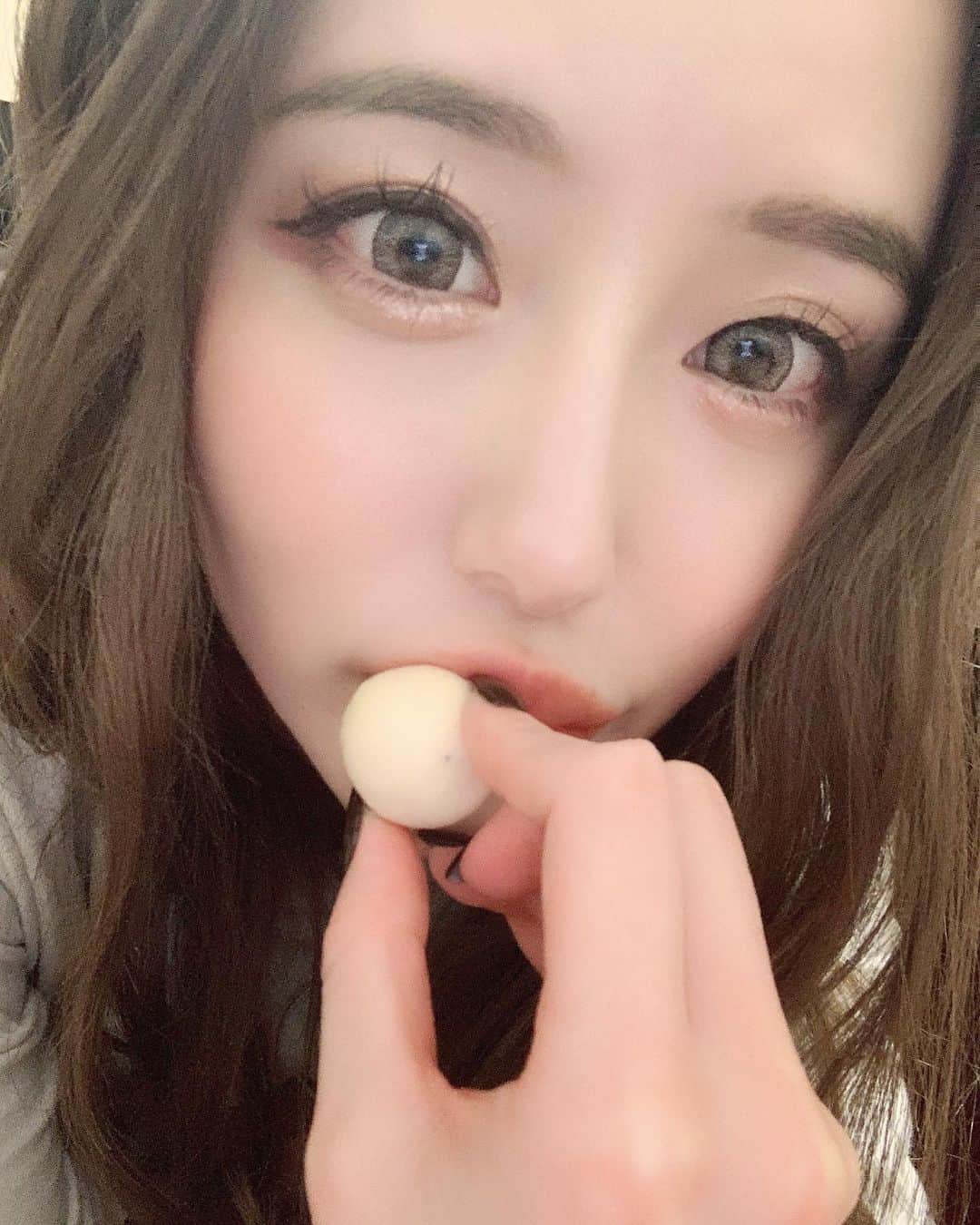 生田千秋さんのインスタグラム写真 - (生田千秋Instagram)「今日はバレンタインですね🍫✨﻿ チョコレート食べましたか？💓﻿ ﻿ 素敵な夜を過ごしてください☺️﻿ ﻿ #まえちー」2月14日 18時53分 - maechi_0815