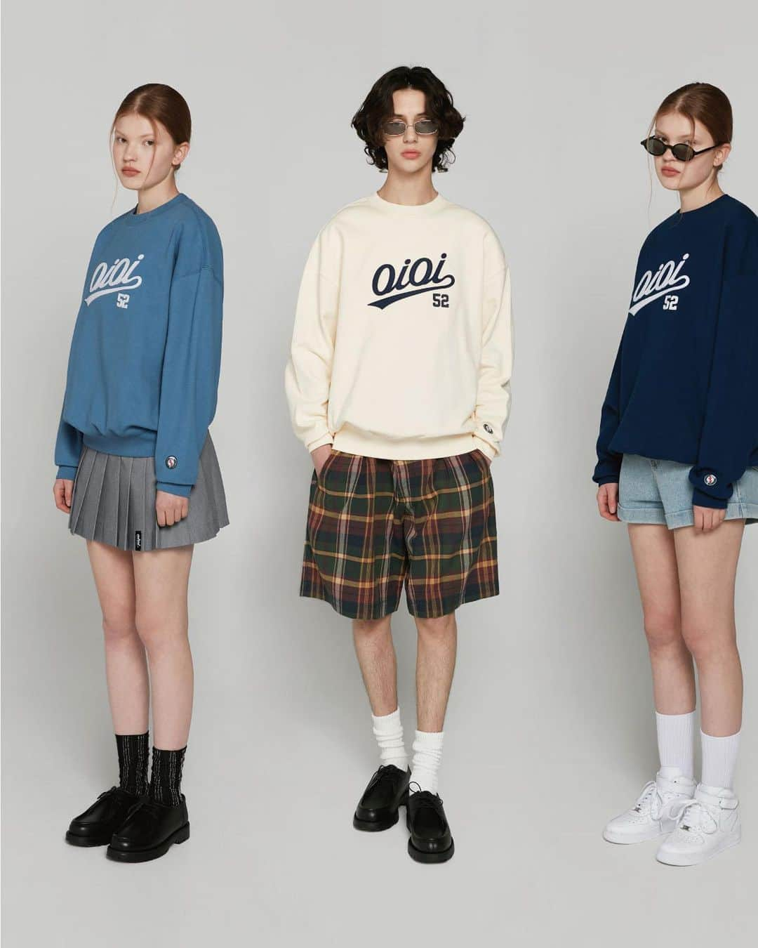 Second Brand Of O!Oiのインスタグラム：「21SP LOOKBOOK ✨ 2021 SIGNATURE SWEATSHIRTS  2/8 (월) - 2/14 (일) 공식 온라인 스토어 신상품 10% 할인!  ✔️공식몰에서 21SP 신상품 7만원 이상 구매시 O!Oi 양말이 포함된 스페셜 패키지를 선착순으로 증정해 드립니다.  52-52.co.kr」