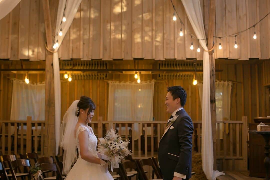 のインスタグラム：「@barn_and_forest148 ・ ・ THE BARN×Firstmeet  #100年後も語り継がれる結婚式 #barnandforest148 #barnwedding #148cafe #バーンアンドフォレスト148 #バーンアンドフォレスト #148花嫁 #barnweddings #rusticwedding #naturalwedding #bohowedding #gardenwedding #weddingdress #wedding #barn #gracefulbrides #千葉結婚式場 #千葉結婚式 #結婚式場 #プレ花嫁 #卒花嫁 #千葉花嫁 #流山おおたかの森 #ラスティックウェディング #ナチュラルウェディング #ガーデンウェディング #ガーデン挙式 #オリジナルウェディング  #バーンウェディング  #ファーストミート」