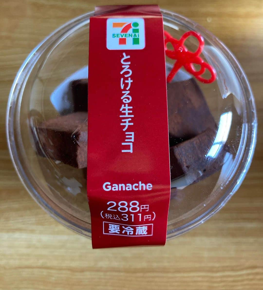 D-中山さんのインスタグラム写真 - (D-中山Instagram)「【ハッピーバレンタイン】﻿ ということでチョコがもらえなかったキミへ﻿ 僕からのバレンタインチョコあげる﻿ さーてどれがチョコレートかなあ﻿ ﻿ ﻿ ﻿ ﻿ 僕はもちろん貰えなかったので自分で自分の腹筋食べます﻿ Dー‼️‼️‼️‼️‼️‼️﻿ #お笑い#芸人#ワタナベエンターテインメント#筋トレ#筋肉#マッチョ#ボディビル#jbbf#フィジーク#fitness#スイーツ#スイーツ男子#コンビニスイーツ#恵比寿カフェ#代官山カフェ#渋谷カフェ#新宿カフェ#東京カフェ#バレンタイン」2月14日 19時00分 - abc.d23