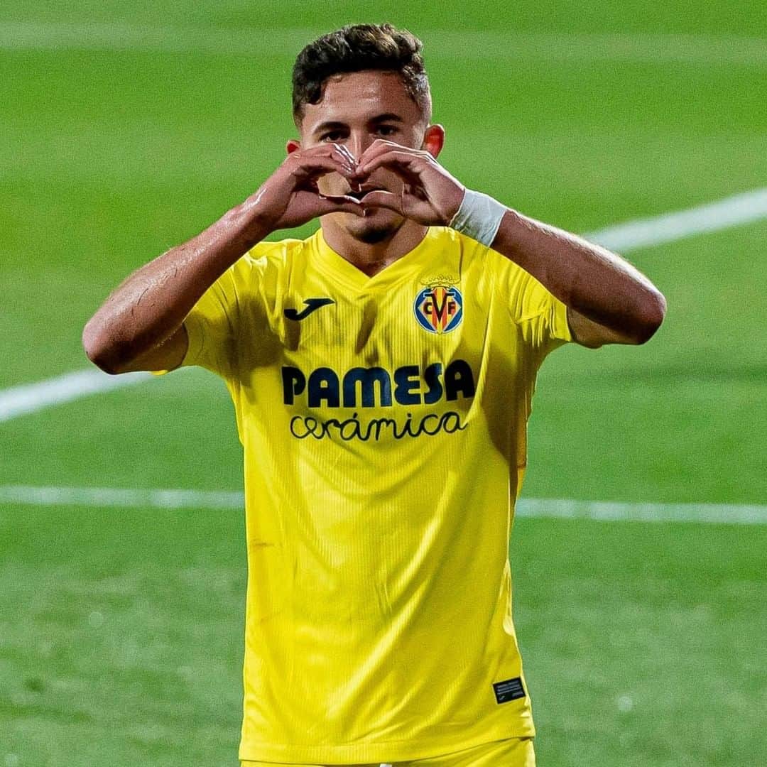 ビジャレアルCFのインスタグラム：「💛 ¡FELIZ #SANVALENTÍN, GROGUETS! 💛   💛 HAPPY VALENTINE’S DAY, YELLOWS! 💛  #futbol #soccer #football #submarino」