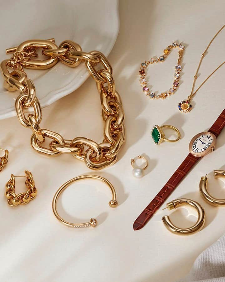 ネッタポルテさんのインスタグラム写真 - (ネッタポルテInstagram)「GO FOR GOLD: Fine jewelry is full of intrinsic and sentimental value – it lasts forever, can be dressed up or down and creates fond memories. But what are the investment pieces every woman needs in her jewelry box? Tap the link in bio to find out @portermagazine」2月14日 19時01分 - netaporter