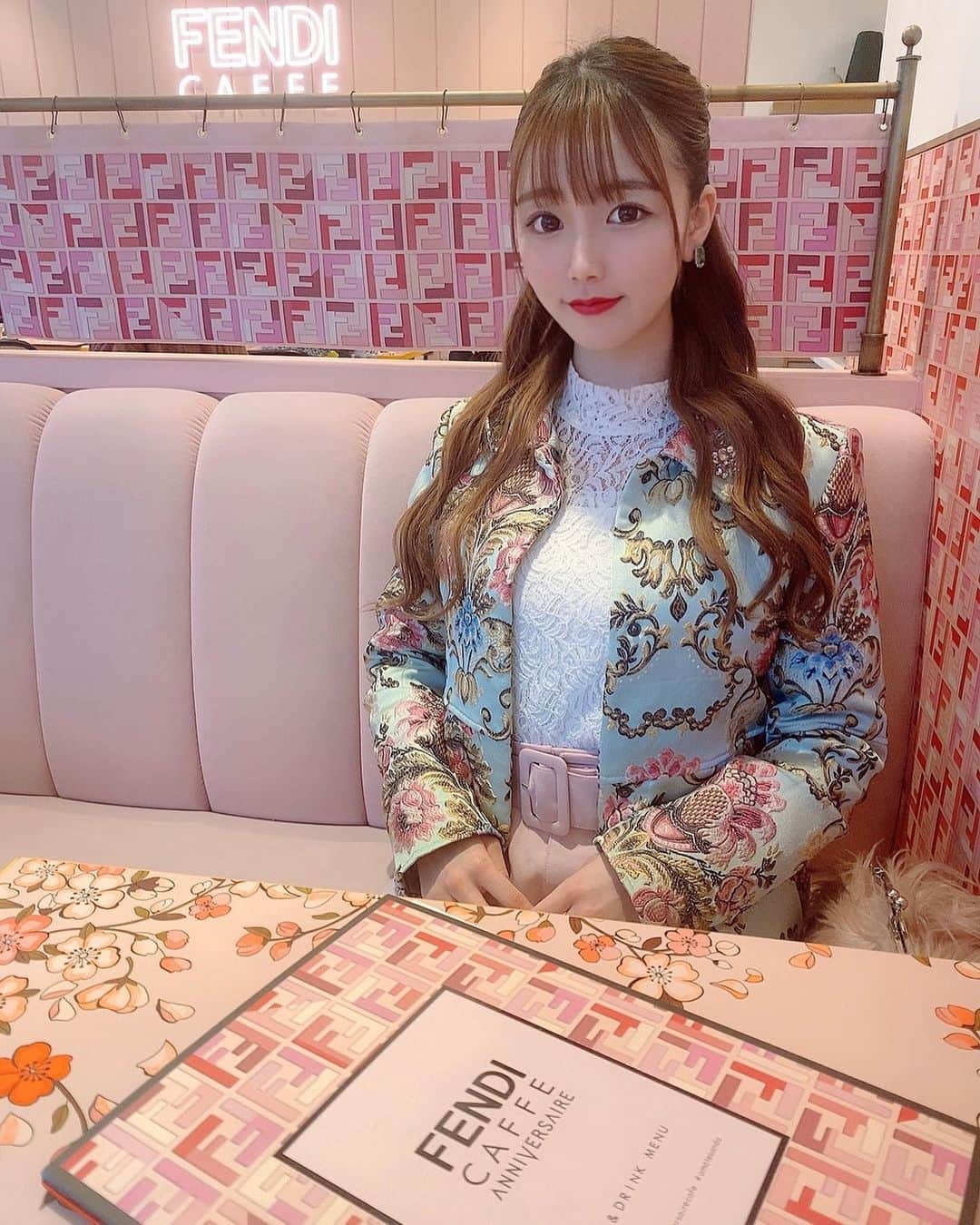 虹川葵のインスタグラム：「・ FENDI CAFFE めっちゃ可愛かった💞」