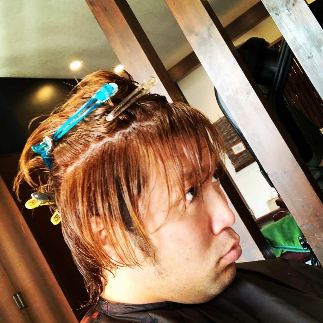 宮原健斗さんのインスタグラム写真 - (宮原健斗Instagram)「✂️✂️✂️ 美容室で髪のメンテナンス✂︎ #hairsalon #haircolor #hairstyle」2月14日 19時05分 - kento_miyahara