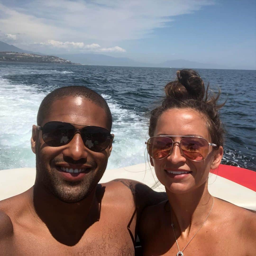 のインスタグラム：「Happy Valentines Day Lau.... I appreciate everything you do for us and we love you very much. #valentines #love #family」