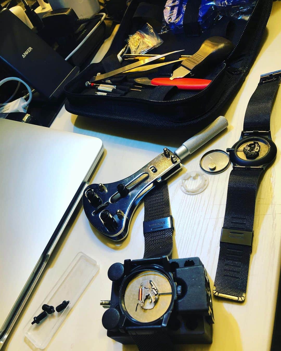 神田雄一朗さんのインスタグラム写真 - (神田雄一朗Instagram)「電池切れた時計が全部で4本。 腕時計メンテナンス工具セットをAmazonで買ったんだけど、 これちょー便利！ そして楽しい作業😙 また時を刻みはじめました⏳」2月14日 19時17分 - ukiukikanda