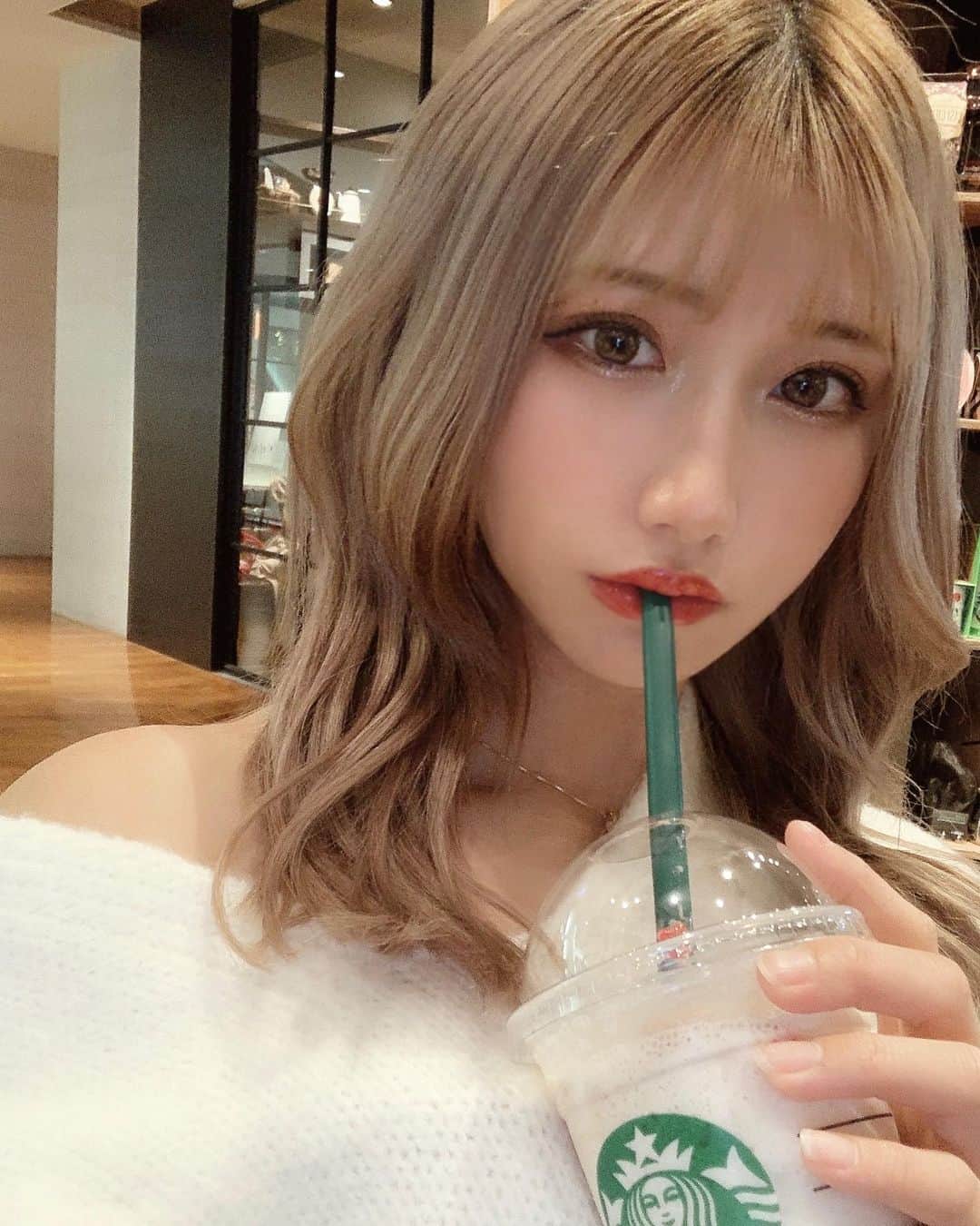 のインスタグラム：「. 過去pic📸 室内で撮ったから画質がぁ…🥲 . #starbucks #二子玉川カフェ #カフェ巡り #スタバ」