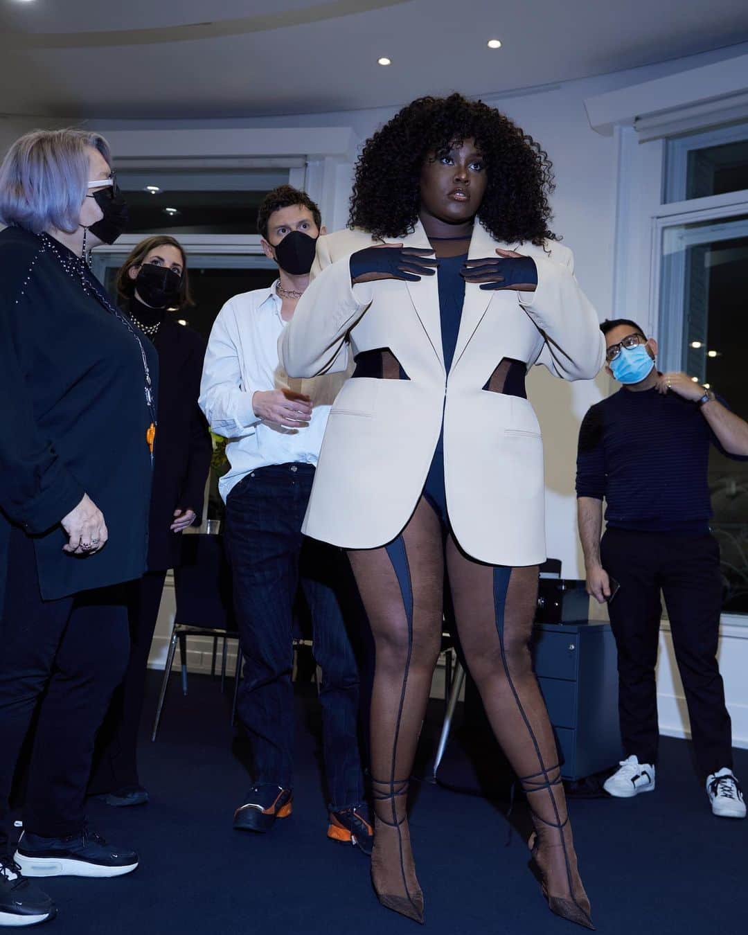 ミュグレーのインスタグラム：「Final fitting behind the scenes of @yseult___ custom MUGLER by @cadwallader. Congratulations @yseult___ for winning Révélation Féminine de l’année @lesvictoires. - - Special thanks @hybra  Photographer @francoisquillacq」