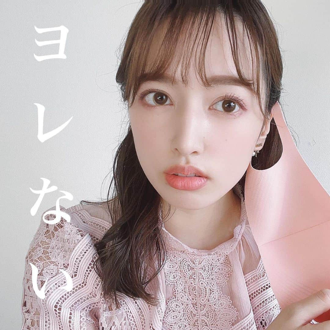 梛野里佳子さんのインスタグラム写真 - (梛野里佳子Instagram)「マスク生活になってはや1年。  色んなメイク道具を試した中で、ひたすらヨレないメイクを研究！  マスクを使って小顔に見せる方法、マスクのカラー別メイク法などなど  今に役立つメイクをupしたので、これはYouTube見てほしい…！🥺  #youtube #マスクメイク #ヨレない #カラーマスク #クラランス #フィックスメイクアップ #SUQQU #kate #小顔マスク #addiction #マットリップ #メイク #コスメ #アンプリチュード #リップコート #ベアミネラル #プライムタイム #デパコス #プチプラ #makeup #SNIDEL」2月14日 19時28分 - naginorikako