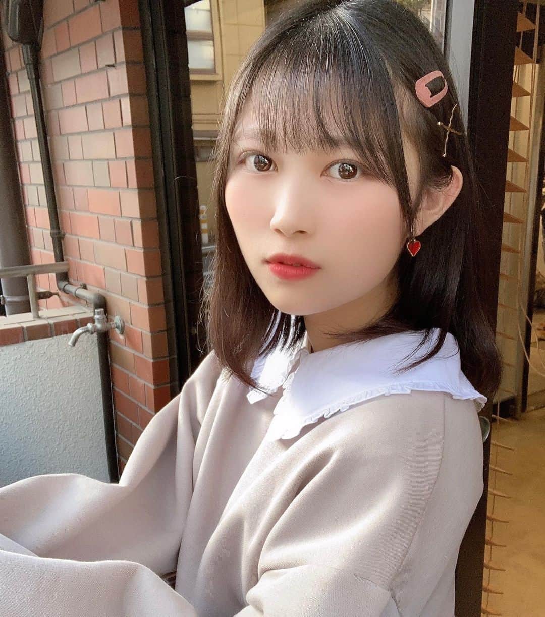 望月ひかりのインスタグラム：「ハッピーバレンタイン🍫💓  楽しくてとても幸せな1日でしたありがとう🥰🥰  私服特典会の前半組でプリクラ撮っちゃいました楽しかった〜！💛💙💗  #アイドル #地下アイドル #ショートヘア #ショート女子 #ボブ #乃木坂46 #日向坂46 #fff #f4f #l4l #lfl #フォロー返し #followｍe #likeforlikes #バレンタインデー #彼女感 #おしゃれさんと繋がりたい #量産型コーデ #デートコーデ #followforfollowback #モデル #被写体モデル #valentines #バレンタイン #いいね返し #自撮り #ファインダー越しの私の世界 #写真好きな人と繋がりたい #自撮り女子 #좋아요반사」