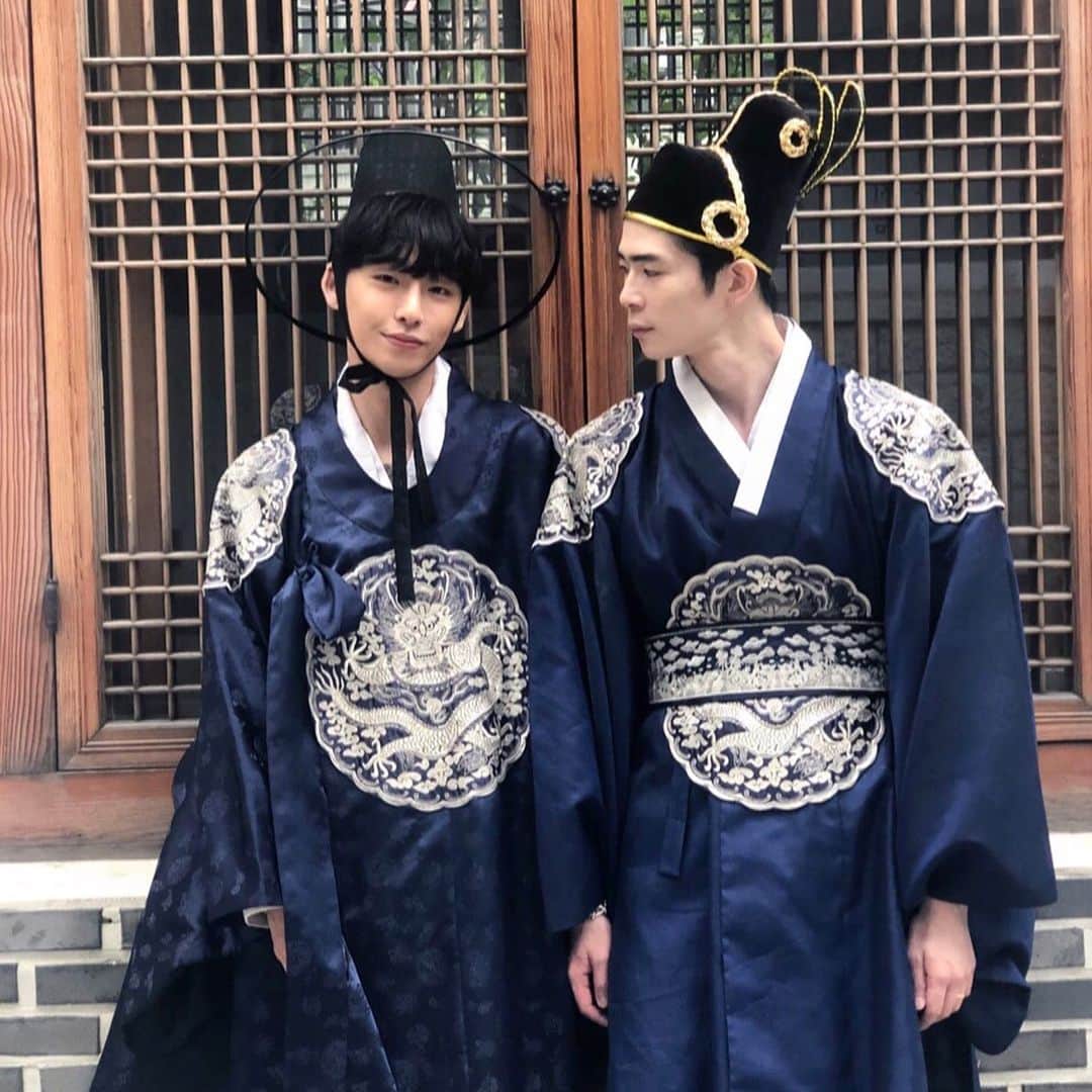 Noah（ノア）のインスタグラム：「I’ve been loved the way I am in your arms. I’ve been loving you with all the love in my heart ♥️ #TaikiNoah#happyvalentinesday」