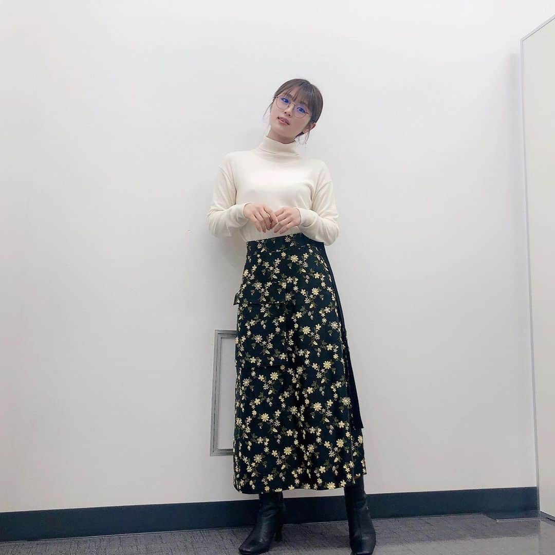 渋谷凪咲さんのインスタグラム写真 - (渋谷凪咲Instagram)「今日の私服です🌼 前！右！左！ポーズ📷笑 . . #オンラインお話し会 2日間ありがとうございました！  皆さんの温かく優しい言葉で今は胸がいっぱいです☺️  私は本当に、幸せ者ですね✨ ありがとうございました！」2月14日 19時22分 - nagisa_nikoniko