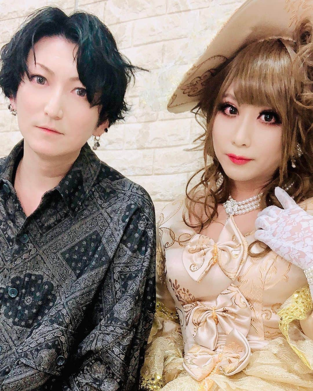 HIZAKIさんのインスタグラム写真 - (HIZAKIInstagram)「V系メタル頂上対談！ HIZAKI Channel ゲスト：苑 (摩天楼オペラ)  https://m.youtube.com/watch?v=2qqlXUPwwLU&feature=youtu.be  #HIZAKI #摩天楼オペラ　#苑」2月14日 19時23分 - hizaki_official