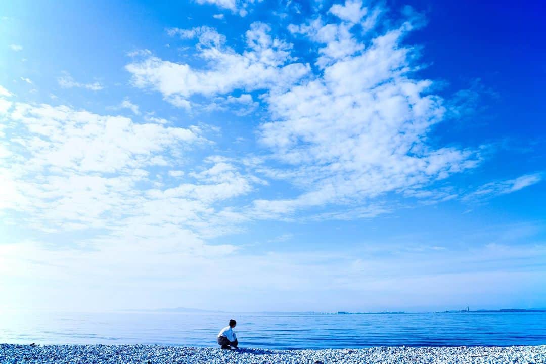 ケイン・デニスさんのインスタグラム写真 - (ケイン・デニスInstagram)「#海　#空 泉南ロングパークに写活 何回地面に座り込んだだろ 天気も良くて空も綺麗でオフシーズンだからか海もすごく綺麗  ハッシュタグ #日記みたい  #泉南ロングパーク　#大阪グルメ #写真　#pic #映えスポット」2月14日 19時26分 - japan_kanedennis