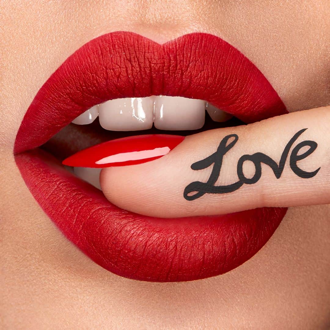 KIKO MILANOさんのインスタグラム写真 - (KIKO MILANOInstagram)「All you need is love… and a bold red #liplook 💋 Do Valentine’s Day in style this year with #KIKORayOfLove! Long Lasting Lip Liner 07 - Long Lasting Lip Stylo 07 - Smart Nail Lacquer 11」2月14日 19時45分 - kikomilano