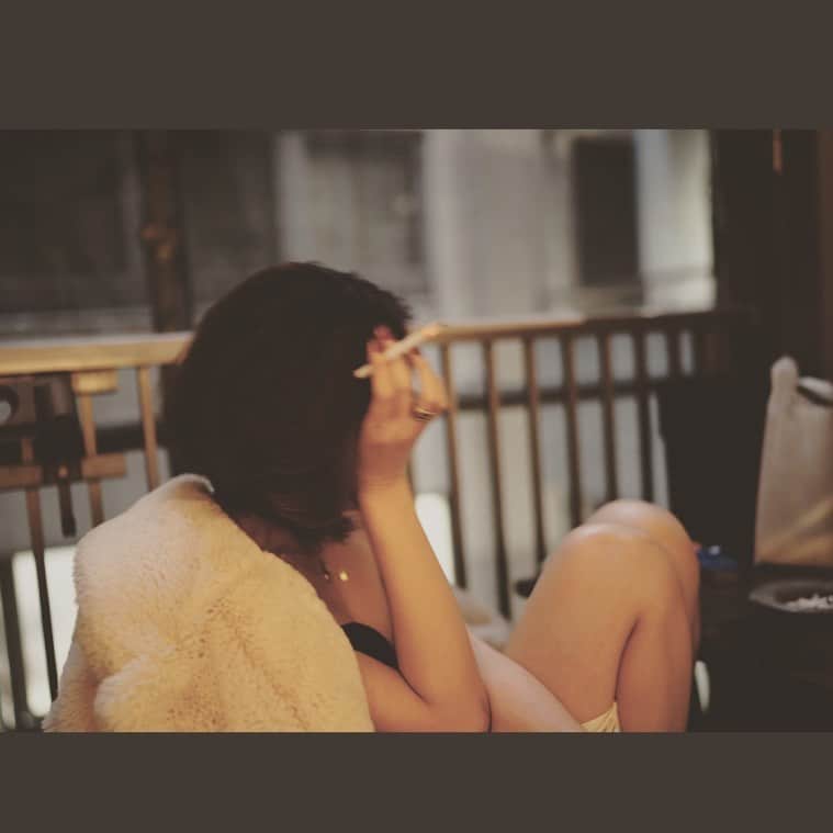 LiLyのインスタグラム：「YouTube以上に　 リアルな私だな、 この1枚。  ずっと 考えてる。  人間の中身に 興味がありすぎる。  これから読む小説は まさにそれがテーマ  #窪美澄 #さよならニルヴァーナ   📸 @rkrkrk」