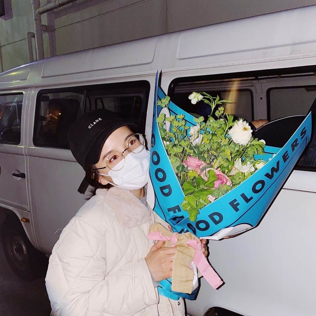 谷奥えり（えまえり）さんのインスタグラム写真 - (谷奥えり（えまえり）Instagram)「おっきい花束💐💐」2月14日 19時46分 - eritanitani