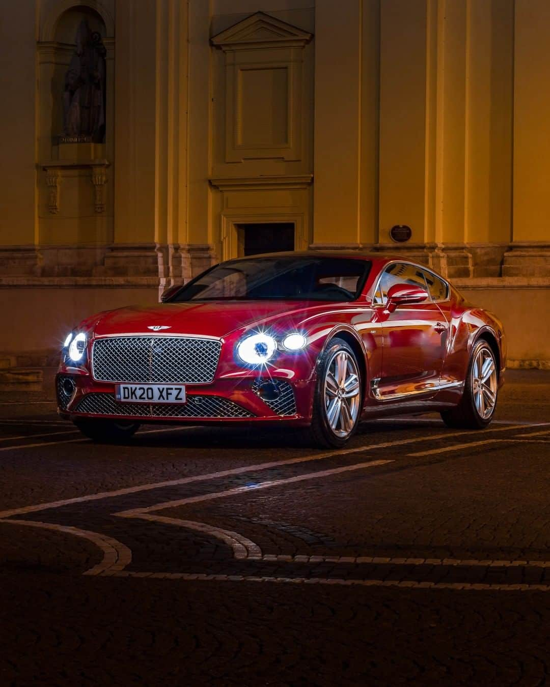 ベントレーさんのインスタグラム写真 - (ベントレーInstagram)「Anyone can catch your eye, but it takes someone special to catch your heart. #HappyValentinesDay. #WorldOfBentley  _ #Bentley Continental GT V8 WLTP drive cycle: combined fuel consumption: 23.3 mpg (12.1 l/100 km), combined CO₂: 275 g/km. Photos by @haberkornphotography」2月14日 19時50分 - bentleymotors