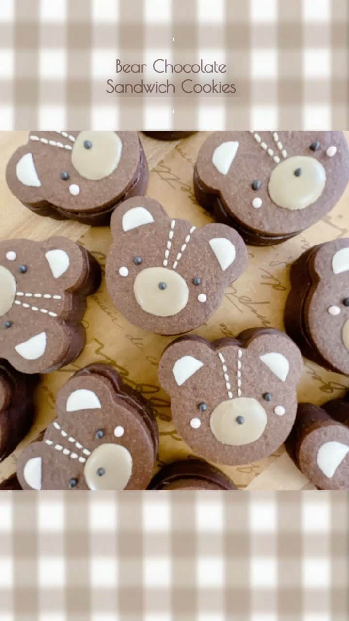 melodyのインスタグラム：「We used the leftover cocoa dough to make Valentine sweets for the atelier staff. ＊ ＊ 余ったココア生地で、工房スタッフに賄いバレンタインを作りました♪👩‍🍳💝 ＊ @miroom_official 月謝会員アプリ内ではこのようなクリップ動画がいろいろ見られます♪ ＊ #天然色素#国産#アイシングクッキー#アトリエエム#日本#糖霜餅乾#曲奇#flowers#design #pic#cookies#sugarcookies#decoration#icingcookies #japan#Instagram#instagramjapan#IgersJP#sweets#instasweet」