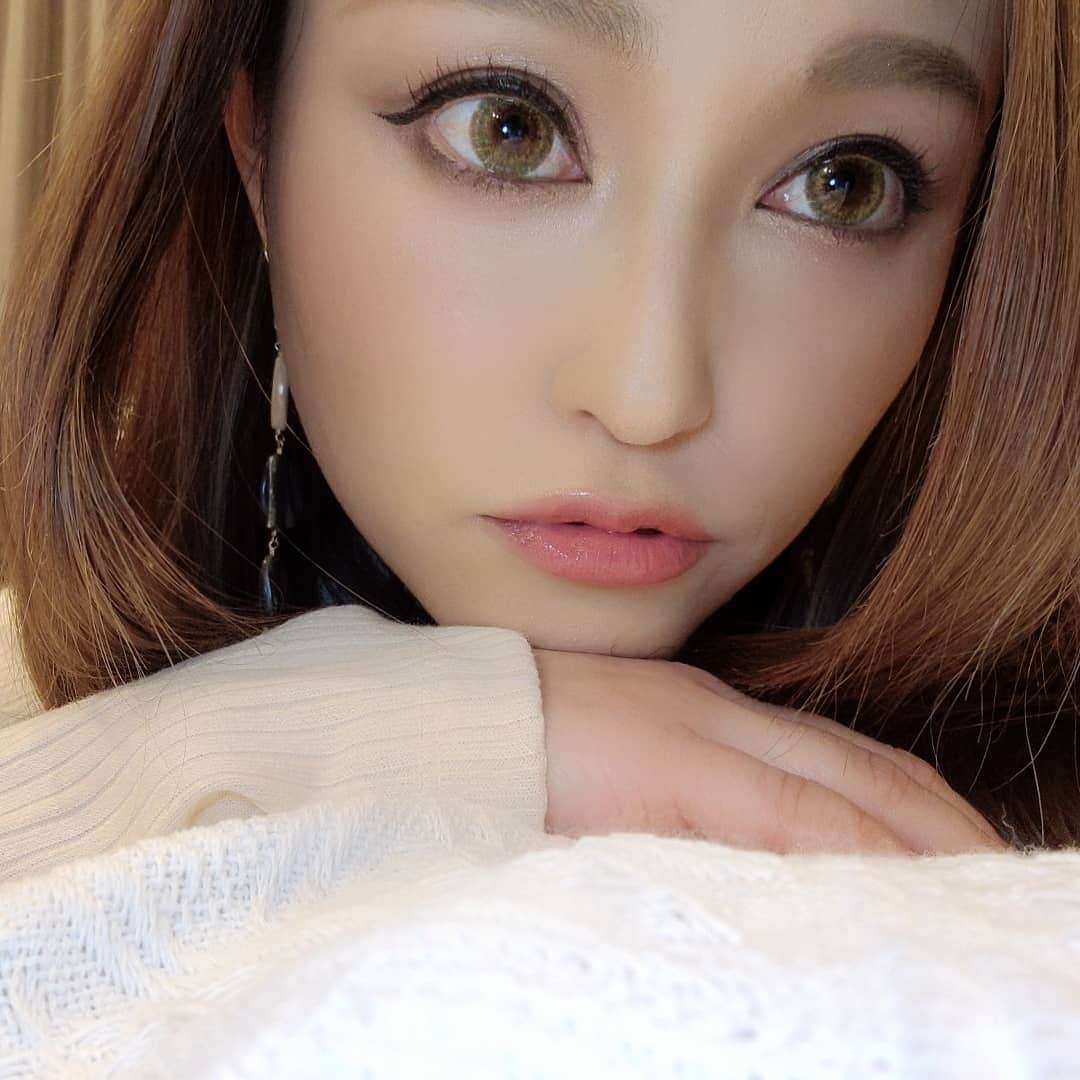 桐嶋りののインスタグラム：「. . Valentine's Day♡︎. . 友達にチョコあげたけど このチョコ好き過ぎて ひと口貰っちゃった🥰笑 . . #maisoncacao」