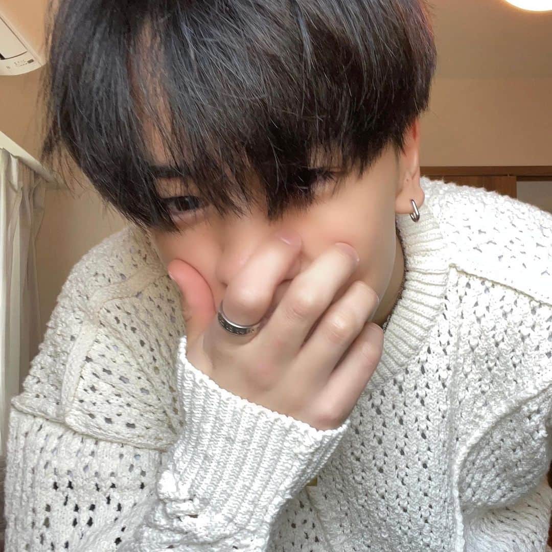 のインスタグラム：「春ニット買ったよの図  #ORβIT #EαRTH #ValentinesDay_withORβIT」