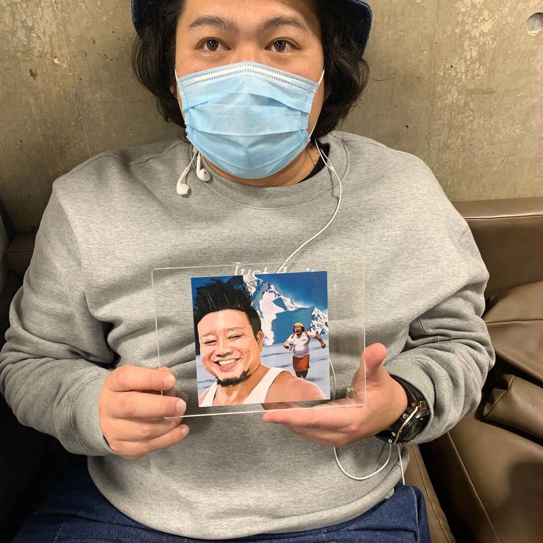 里龍之介のインスタグラム：「バレンタインデーにいかついプレゼント頂きました👍 最高☺︎w」