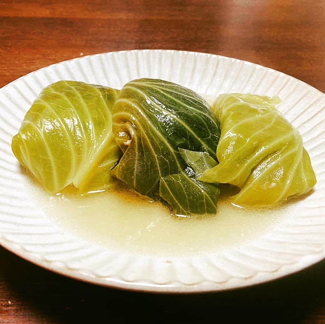 のインスタグラム：「北海道食べる通信で届いた「十勝"きのe-びーふ"（黒毛和種）」のひき肉をロールキャベツに。 噛んだ瞬間に肉汁が溢れて、肉の旨みとキャベツの甘みが相まって幸せを感じました。  #おうちごはん #ロールキャベツ #北海道食べる通信」