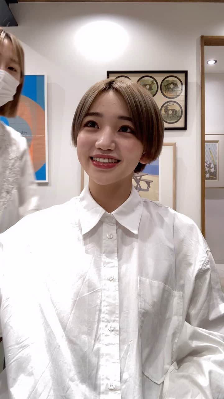narumiのインスタグラム：「センター分けのショートヘアアレンジ動画です🌿 はじめての紹介動画にアフレコにで、少しお見苦しいですが、質問等何でもお待ちしております🙆🏼‍♀️🤍 リクエスト下さった皆さんありがとうございます！ㅤㅤㅤㅤㅤㅤㅤㅤㅤㅤㅤㅤㅤ ㅤㅤㅤㅤㅤㅤㅤㅤㅤㅤㅤㅤㅤ ㅤㅤㅤㅤㅤㅤㅤㅤㅤㅤㅤㅤㅤ ㅤㅤㅤㅤㅤㅤㅤㅤㅤㅤㅤㅤㅤ ㅤㅤㅤㅤㅤㅤㅤㅤㅤㅤㅤㅤㅤ #ショートスタイル #ショートヘア #ハンサムショート #ヘアアレンジ #ショート女子 #ショートヘアアレンジ #ショートヘアカタログ #ハイトーンカラー #ハイトーンショート #透明感カラー #アレンジ動画」