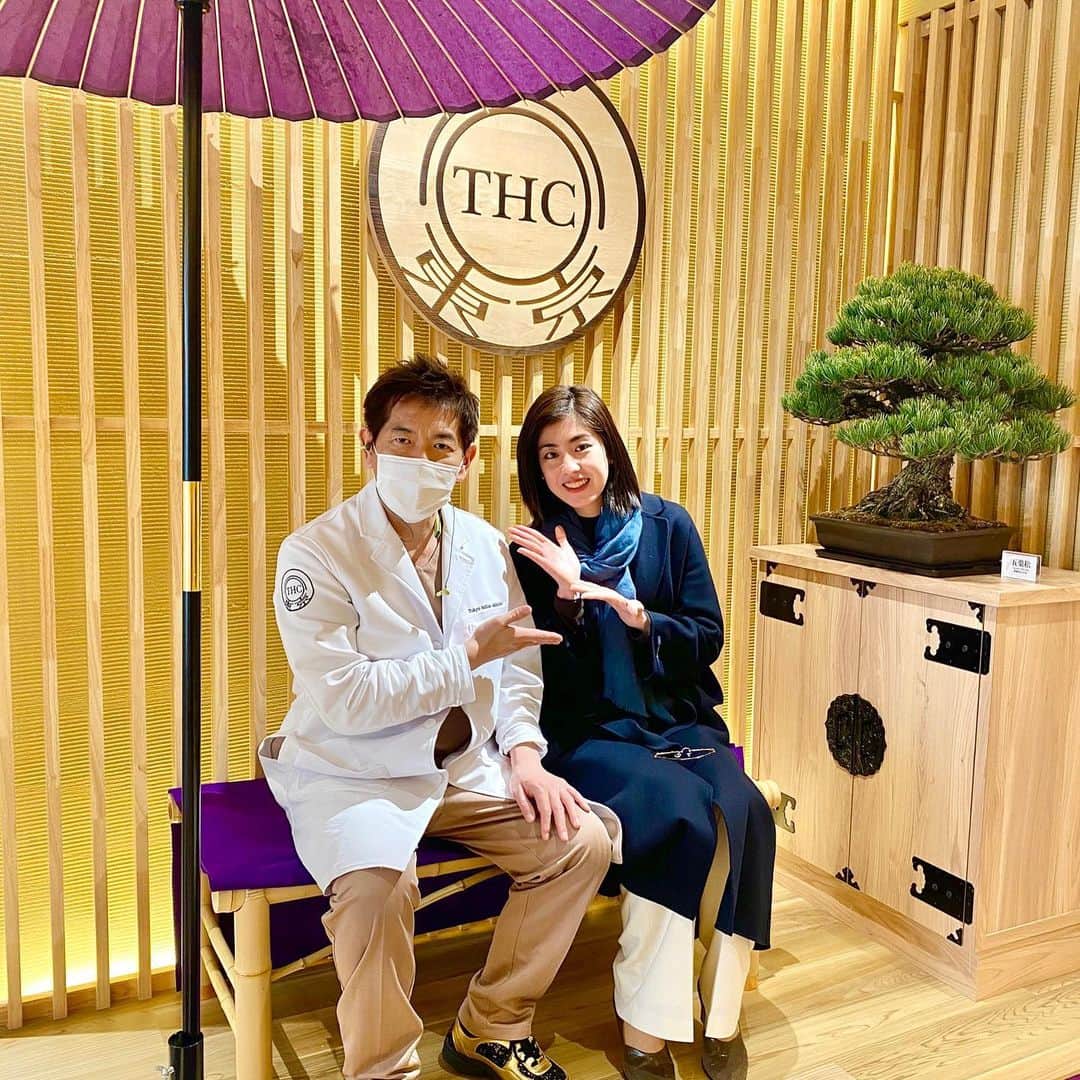 栗原文音のインスタグラム：「先日いつもお世話になっている @tokyo_hills_clinic へ行ってきました💨 新宿→銀座に移転されて初めての訪問だったのでドキドキ、ワクワクしていました💓 以前の店舗とは雰囲気が違い、日本らしい和が溢れていてとても素敵な空間でした🥺🥺 今回も美肌トリートメントと、ピーリングをしていただきました！ ガザがさ乾燥していた肌が… 潤ってトーンアップしテンションが⤴️  まだまだ大変な日々が続いていますが、幸せな時間も少し作る時間も大切だなと改めて感じました😌 いつもありがとうございます！  #東京ヒルズクリニック銀座院 #美肌トリートメント#ピーリング#素敵な空間」