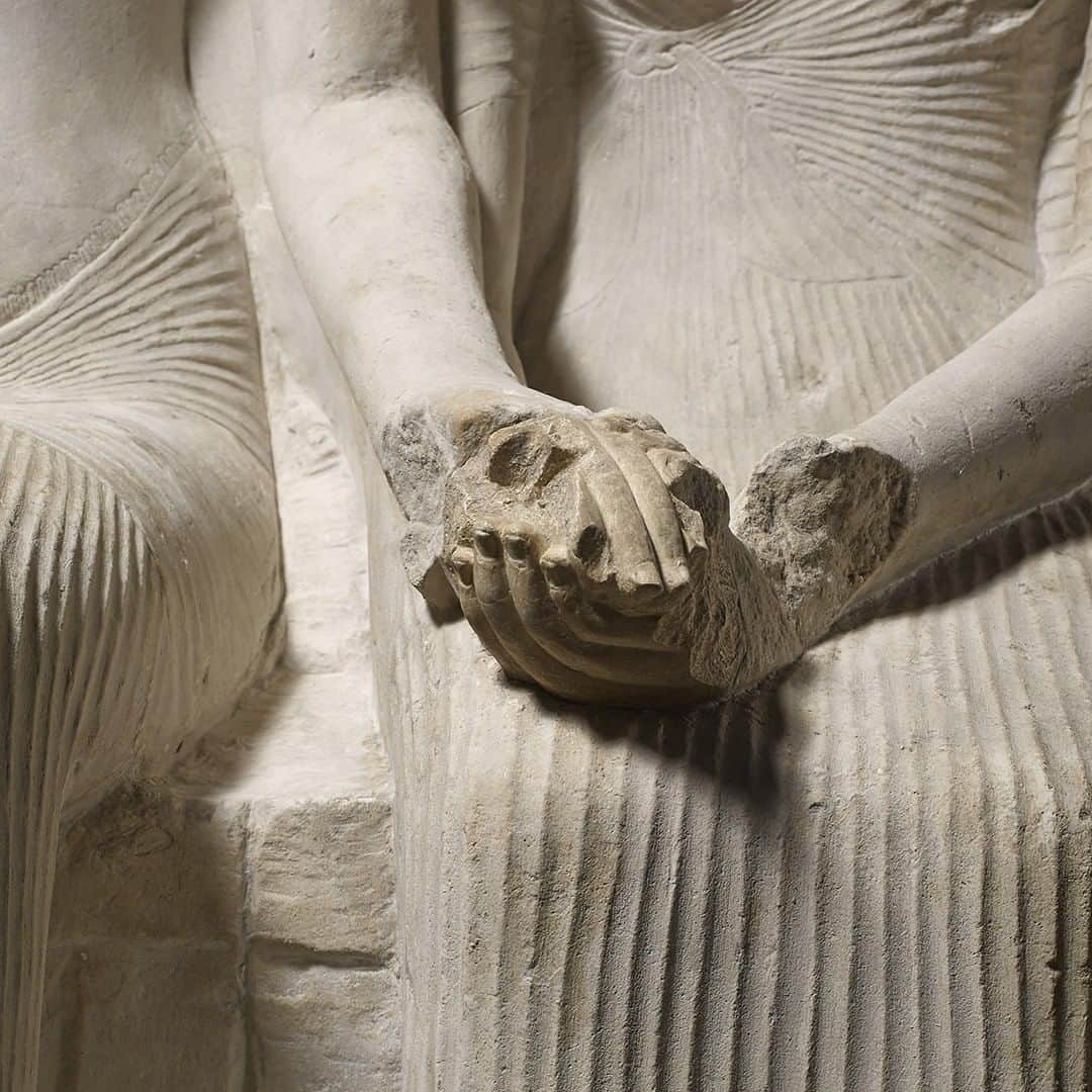 大英博物館さんのインスタグラム写真 - (大英博物館Instagram)「💕 Happy #ValentinesDay 💕  To celebrate, we’re sharing love stories from around the world, dating from ancient Egypt right up to the 1960s.   Dating to the 13th century BC, this finely carved statue shows Horemheb, who commanded Egypt’s armed forces under Tutankhamun, and a woman who is thought to be his first wife Amenia. They are shown holding hands – an unusually tender gesture that is unparalleled in Egyptian sculpture.  Head to the link in our bio to find more romance from the great couples of history, including the Ladies of Llangollen, Hadrian and Antinous, and Shiva and Parvati ❤  🔎 Limestone statue of Horemheb and Amenia. Egypt, 1300–1250 BC.   #Valentines #BritishMuseum #AncientEgypt」2月14日 20時30分 - britishmuseum