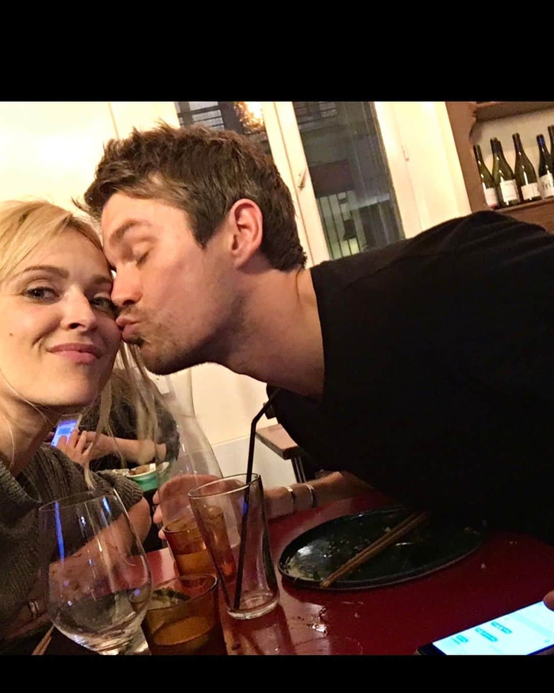 ファーン・コットンのインスタグラム：「Thanks for loving me even when I’m a cow/haven’t slept well/ate all the ombars in the fridge you bought for yourself. Celebrating the times we left the house and did stuff. Love you Jeff @jessejameswood  Today I’m celebrating all the love in my life. The family, the friends, the special people who turned up later down the line, the ones I can’t see or hug. I feel calm and buzzy thinking about all the people I love. When this shit is over I’m off on a hug-a-thon. What sort of love are you celebrating today? ♥️ also if you can head over to @happyplaceofficial and watch our little self love stories film. It made me cry my eyes out! It features some of the HP community in all their beauty ❤️」