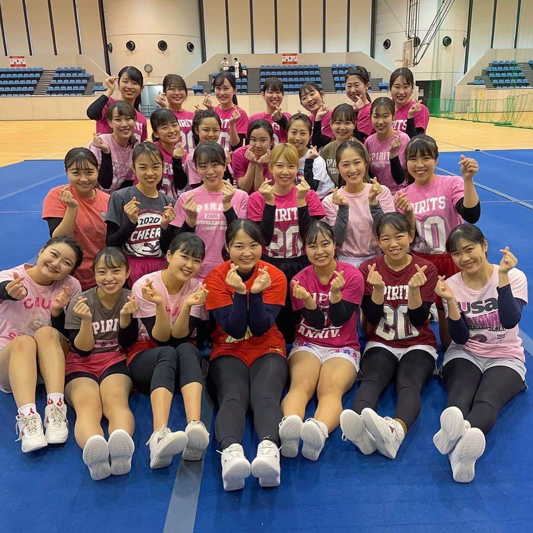 中央大学応援団チアリーディング部SPIRITSのインスタグラム：「🤎💖❤️Happy Valentine❤️💖🤎 今日の練習はみんなでバレンタインコーデしました🍫🤍部活中もバレンタインの曲をたくさん流しながらでとても気分が上がりました🎵⤴️  来週から三部練が始まるので春からの応援活動に全力を尽くせるよう準備をしていきます👊🏼✨  ⚠️撮影時のみマスクを外しています #valentines#valentineday #バレンタイン#happyvalentinesday #2021#chuouniversity #中央大学#中大 #応援団 #中央大学応援団 #チアリーディング #SPIRITS#cheer #cheerleading#cheerleadingteam #春から中大 #春から中央」
