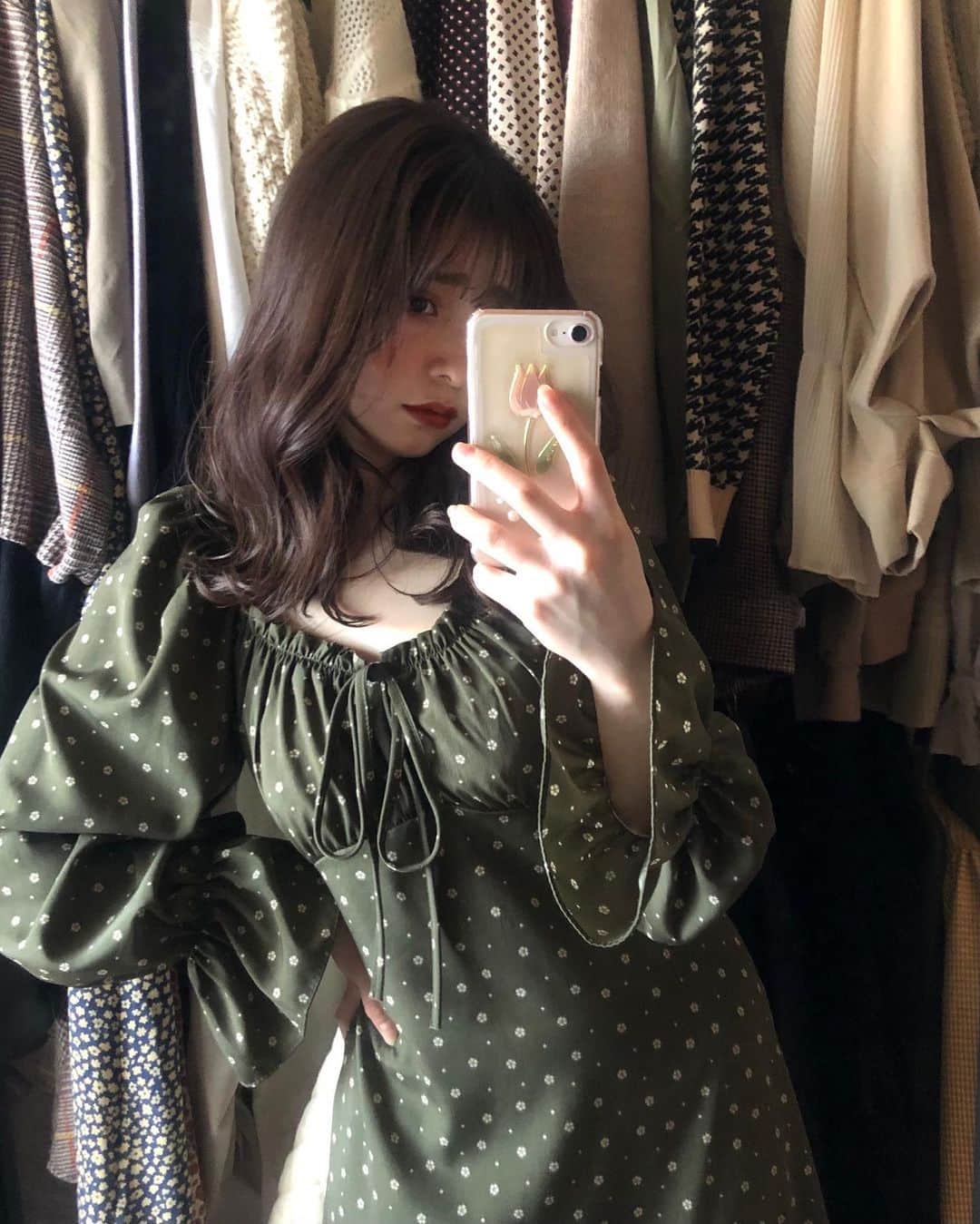 のインスタグラム：「happy valentine ❤︎  .  色んな日の私を一気見せ👗🎀🩰 何枚目が好きですか？？  .  全部 le lac 🙊💓‪‪   #lelaccolor」