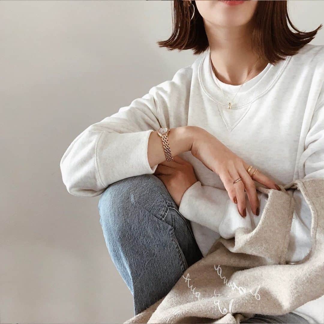 のインスタグラム：「. . . UNIQLOのスウェットを使ったカジュアルコーデ❤️ ライトグレーなので白ロンT、デニムとの相性も抜群✨ . アイテムの詳細はアカウントをチェック♡ @57__ra さん 素敵なコーデの紹介ありがとうございます！ . . ♡コーデ募集♡ お気に入りのコーデに #mineby3mootd #mineプチプラ部 のハッシュタグ をつけて投稿してください💕﻿ 投稿していただいた中から選ばれた投稿はMINEの記事や広告、MINE公式インスタグラムにてご紹介させてもらいます！ あなたもMINEに載れるかも😍 . . #mineby3mootd #mineプチプラ部 #プチプラコーデ #mineアイテム部 #きょコ #今日のコーデ #大人カジュアル #大人シンプルコーデ #大人シンプル #シンプルコーデ #秋冬 #秋冬コーデ #冬コーデ #春コーデ #スウェット #レイヤード #グレー #ライトグレー #デニム #UNIQLO #ユニクロ #プチプラ」