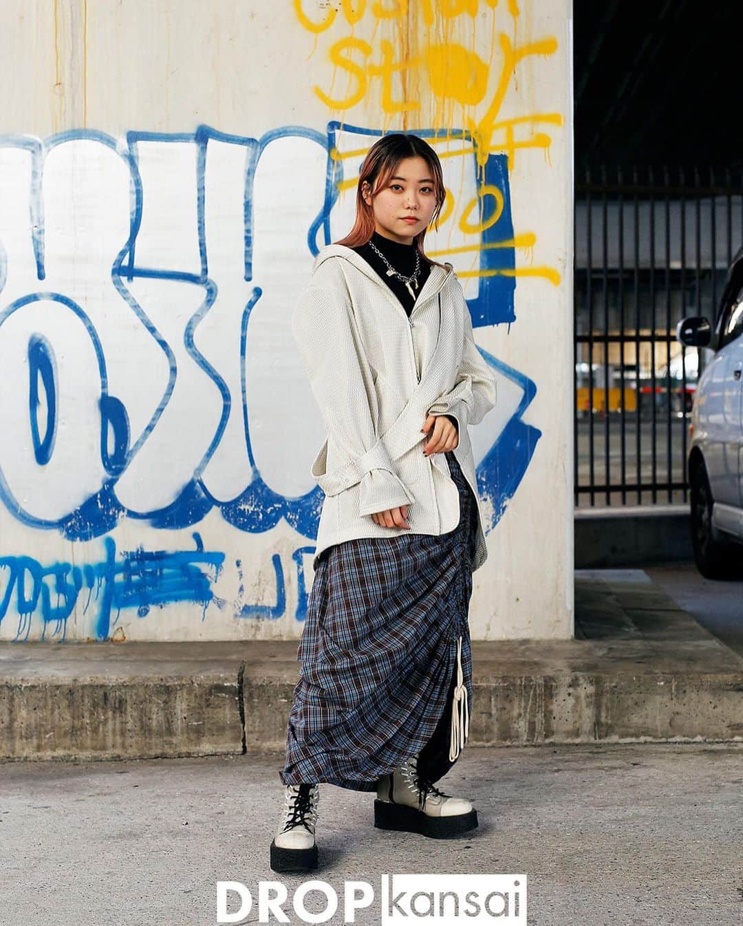 Droptokyoさんのインスタグラム写真 - (DroptokyoInstagram)「KANSAI STREET STYLES @drop_kansai  #streetstyle#droptokyo#kansai#osaka#japan#streetscene#streetfashion#streetwear#streetculture#fashion#関西#大阪#ストリートファッション#fashion#コーディネート#tokyofashion#japanfashion Photography: @kyoheihattori」2月14日 20時47分 - drop_tokyo