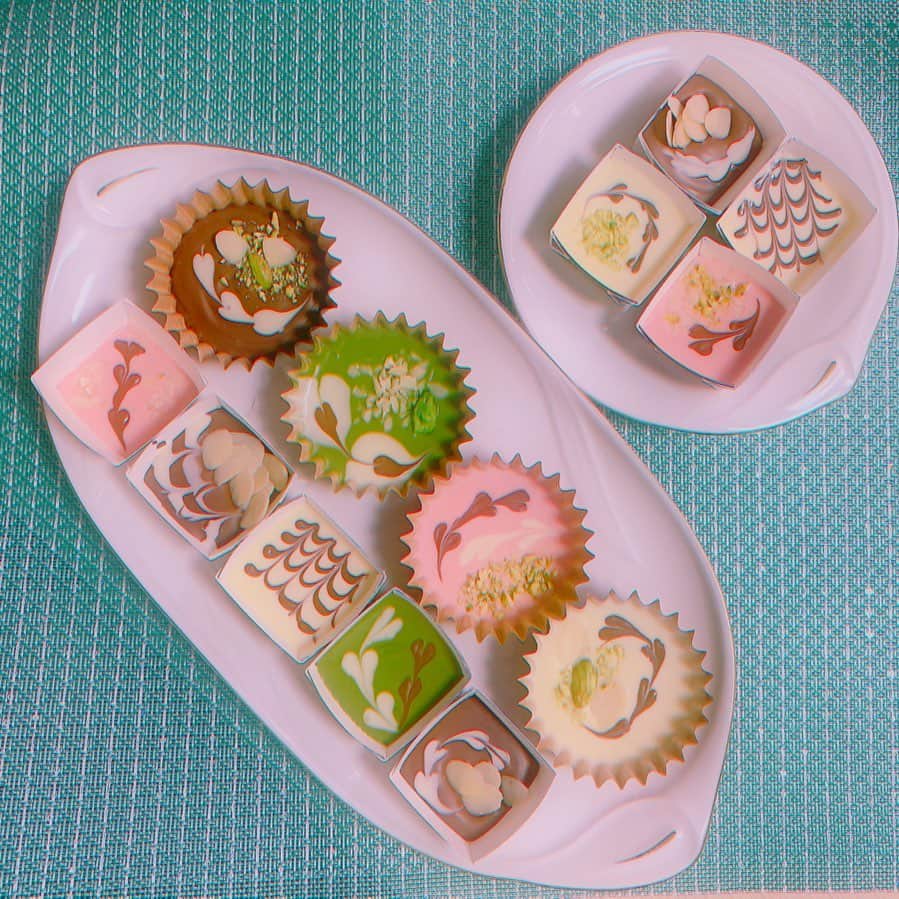 のインスタグラム：「. . ハッピーバレンタイン🤎 . 写真ですがもらってください ❤︎笑 . お菓子作る日って 一年でこの日くらいじゃないかな 少し自分を褒めて食べたいと思います。笑 . 配信観てくださった方ありがとうございました🤍 . .  #バレンタイン #valentine #バレンタインデー #自粛 #おうち時間 #自分チョコ #長谷川萌美 #もえスタライブ」