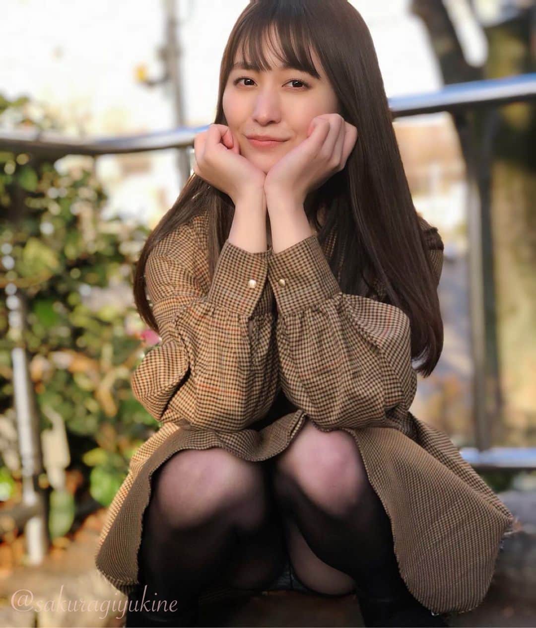 しゃがみ パンスト 桜木優希音さんのインスタグラム写真 - (桜木優希音Instagram)「今日はポカポカだったね☺️🌸 💙👗💙👗💙 #ちらり #しゃがみ女子  #シャツワンピ #ワンピース #チェック柄 #ちょこんと#ランジェリー #lingerie #色白 #可愛い #かわいい #美女 #美人 #美脚  #美腿 #目指す ...