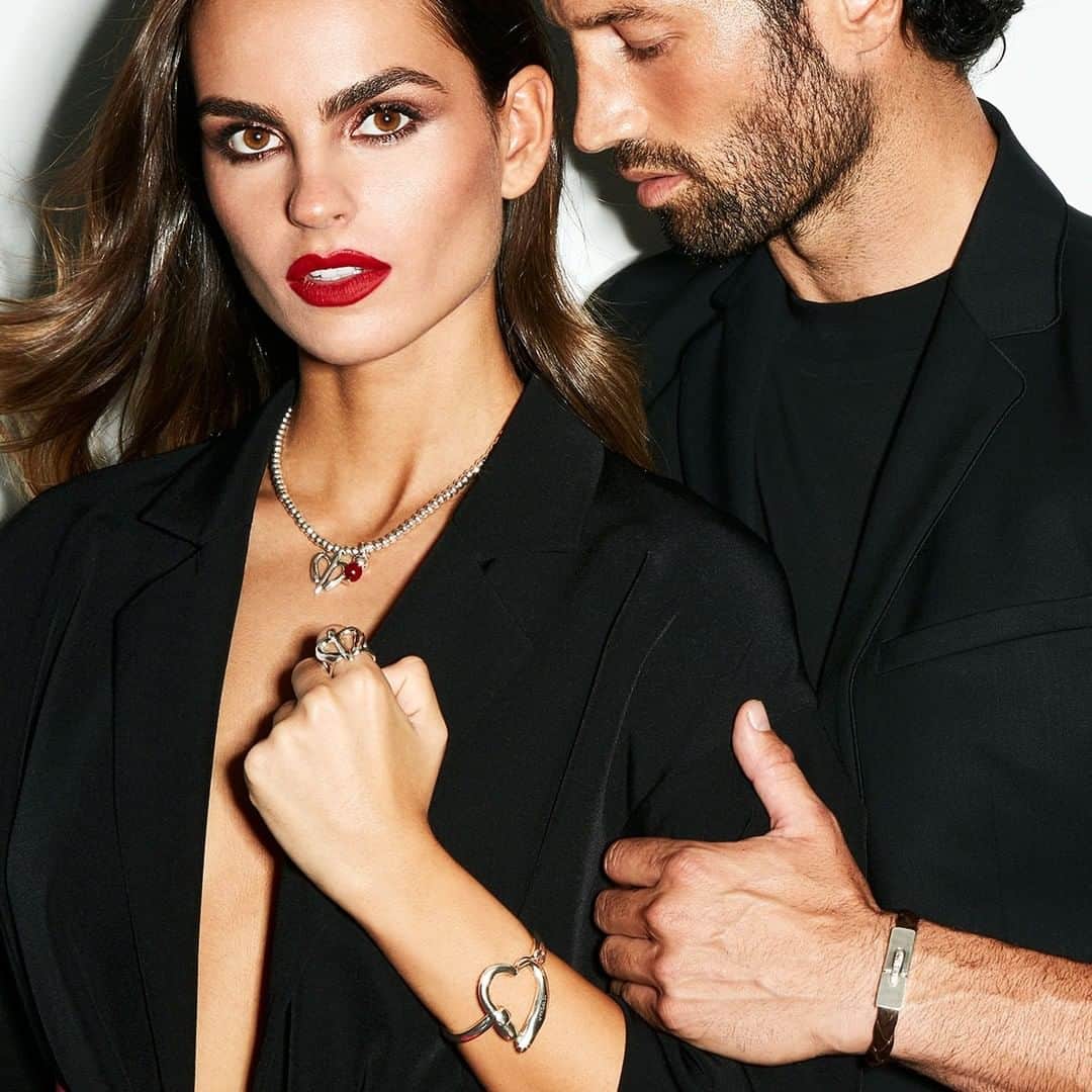ウノデシンクエンタのインスタグラム：「Cualquier día es bueno para celebrar el Amor pero aún así nos encanta San Valentín 💖🤗 ¿Cómo lo váis a celebrar vosotros?  #ColecciónSavage  #UNOde50  #SanValentin  Every day is the right day to celebrate Love but we still love Valentine's Day 💖🤗 How are you going to celebrate it?  #SavageCollection #UNOde50 #SanValentinesDay」