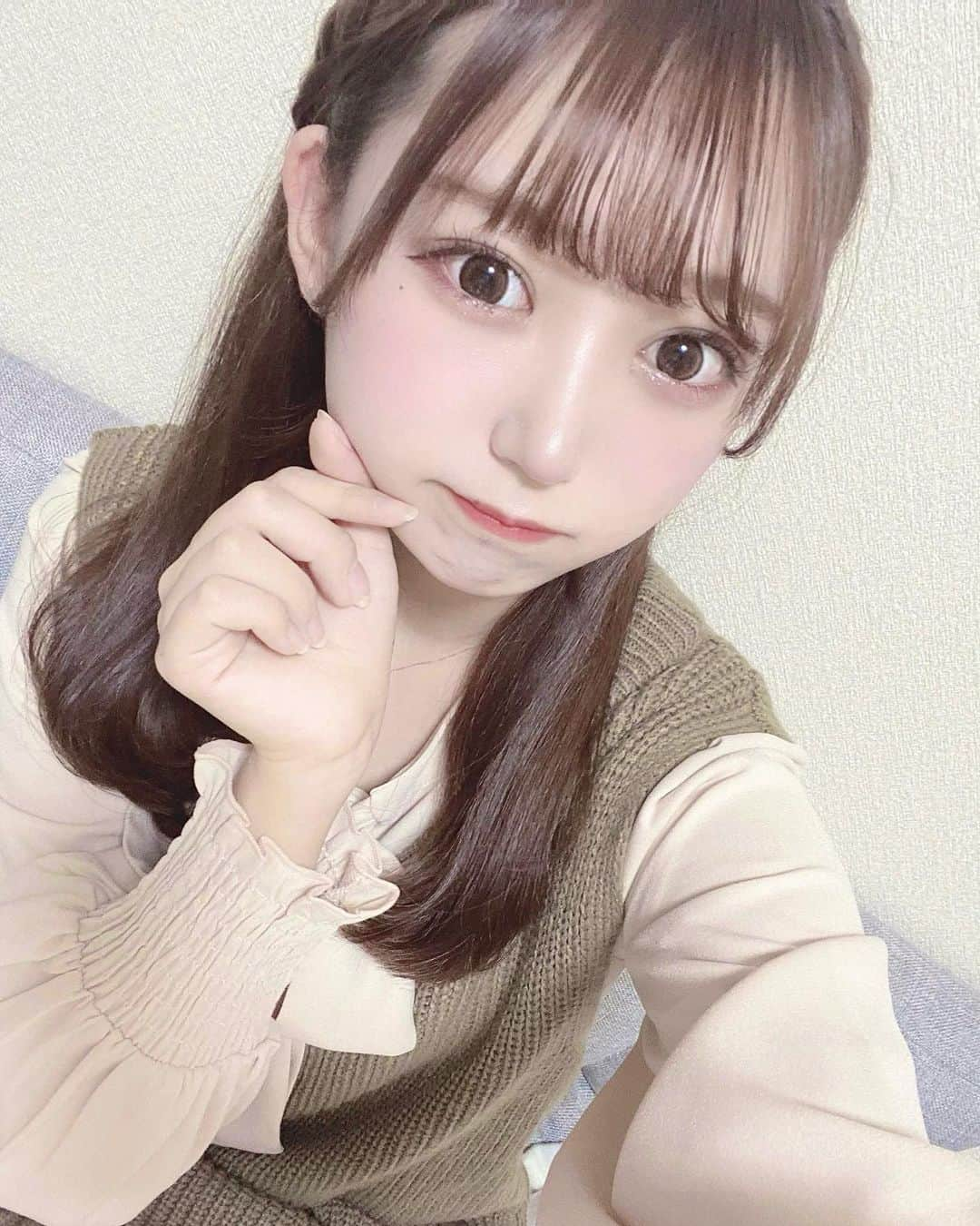 町田穂花さんのインスタグラム写真 - (町田穂花Instagram)「. . HappyValentine🍫♡ . 今年はバレンタインって感じのこと できなかったな〜（ ; ; ） . #happyvalentinesday #happyvalentine #valentineday #ハッピーバレンタイン #シースルーバング #シースルー前髪 #量産型コーデ #量産型女子 #アレンジヘア #自撮り女子 #自撮り界隈」2月14日 21時00分 - hn_mc3