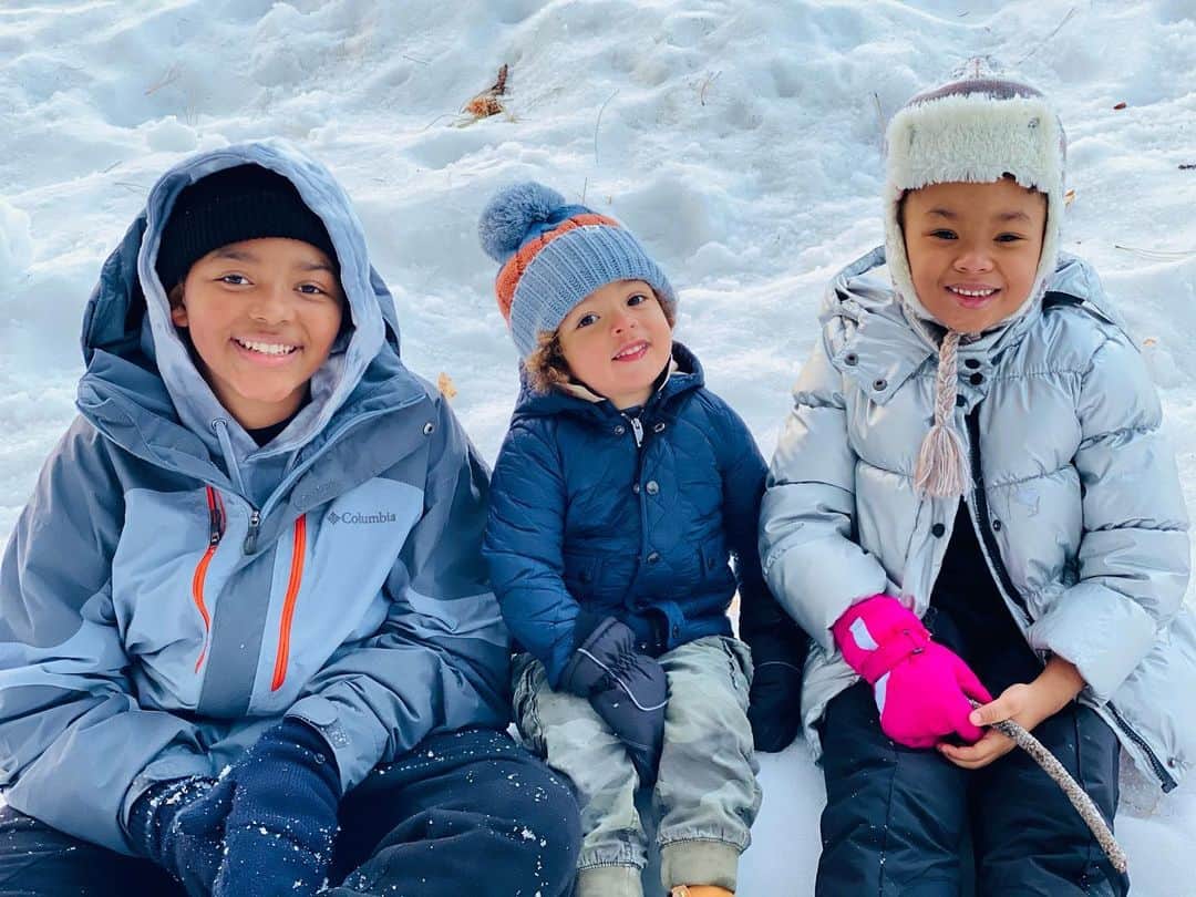 キーシャ・エップスのインスタグラム：「These three❤️❤️❤️  So glad you guys had a fun snow day yesterday!  #GreatKids #MySonMyGodSonMyNiece #MyBabyRiyahAKALilEskimo #ThanksFam」