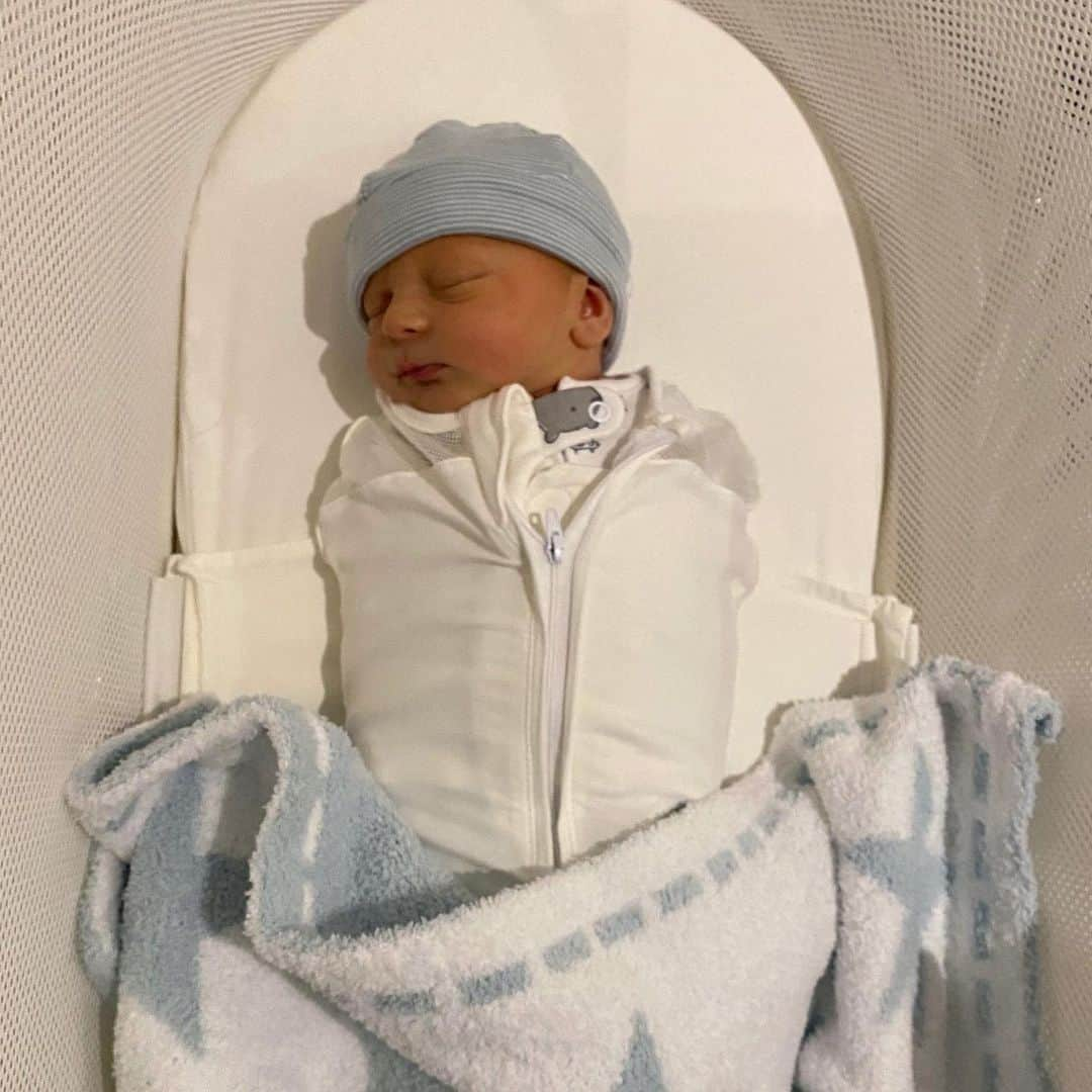 メーガン・トレイナーさんのインスタグラム写真 - (メーガン・トレイナーInstagram)「This sweet baby boy’s due date was today on Valentine’s Day💝 We got to meet him Monday, Feb 8th! We are SO IN LOVE🥰😭 Thank you @darylsabara for the best Valentine’s gift ever! Welcome to the world Riley!」2月15日 2時34分 - meghantrainor