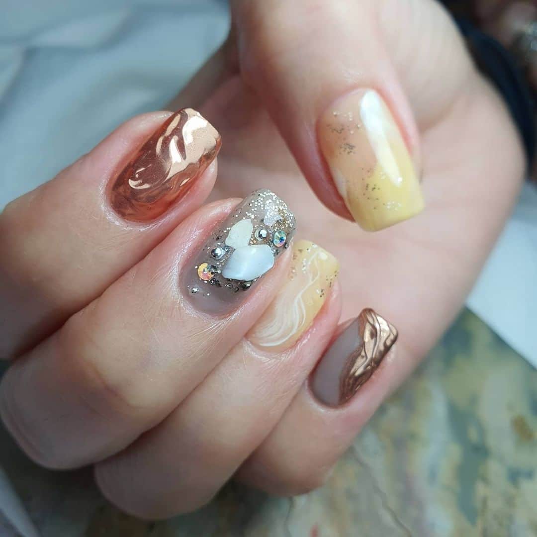 Yingのインスタグラム：「I used PREGEL Tulle Grege, Pale Sesame, PREGEL MUSE M073, PREMDOLL Diamond Bronze, and PREGEL White for this set of abstract nuance art.  All items can be purchased at @nailwonderlandsg 🤗 . . . 🛒 www.nailwonderland.com⁣⁣ 📍20A Penhas Road, Singapore 208184⁣⁣ (5 minutes walk from Lavender MRT)⁣⁣ .  I am currently only able to take bookings from my existing pool of customers. If I have slots available for new customers, I will post them on my IG stories. Thank you to everyone who likes my work 🙏 if you need your nails done, please consider booking other artists at @thenailartelier instead ❤  #ネイルデザイン  #ネイルアート #ネイル #ジェルネイル #nailart #네일아트 #pregel #プリジェル #nails #gelnails #sgnails」