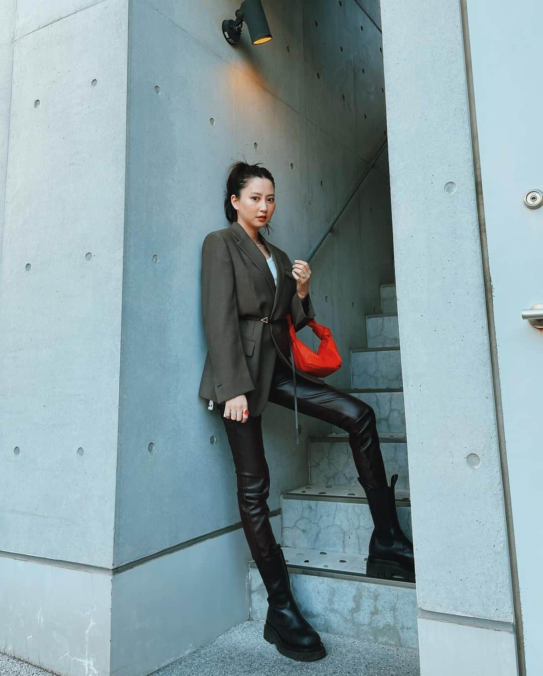 河北麻友子さんのインスタグラム写真 - (河北麻友子Instagram)「FASHION JACKET: Bottega Veneta PANTS: Zara  BOOTS&BAG: Bottega Veneta  #FASHION #OOTD #麻友コーデ」2月14日 21時06分 - mayukokawakitaofficial