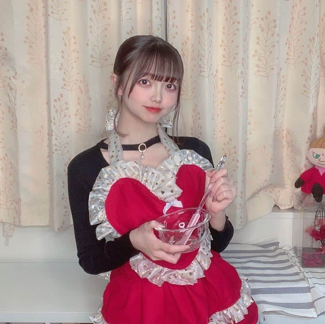 奥本陽菜のインスタグラム：「Happy Valentine 🤍 ・ ・ ・ ・ ・ 生写真チェックしてね✌️ #バレンタイン #バレンタインチョコ」