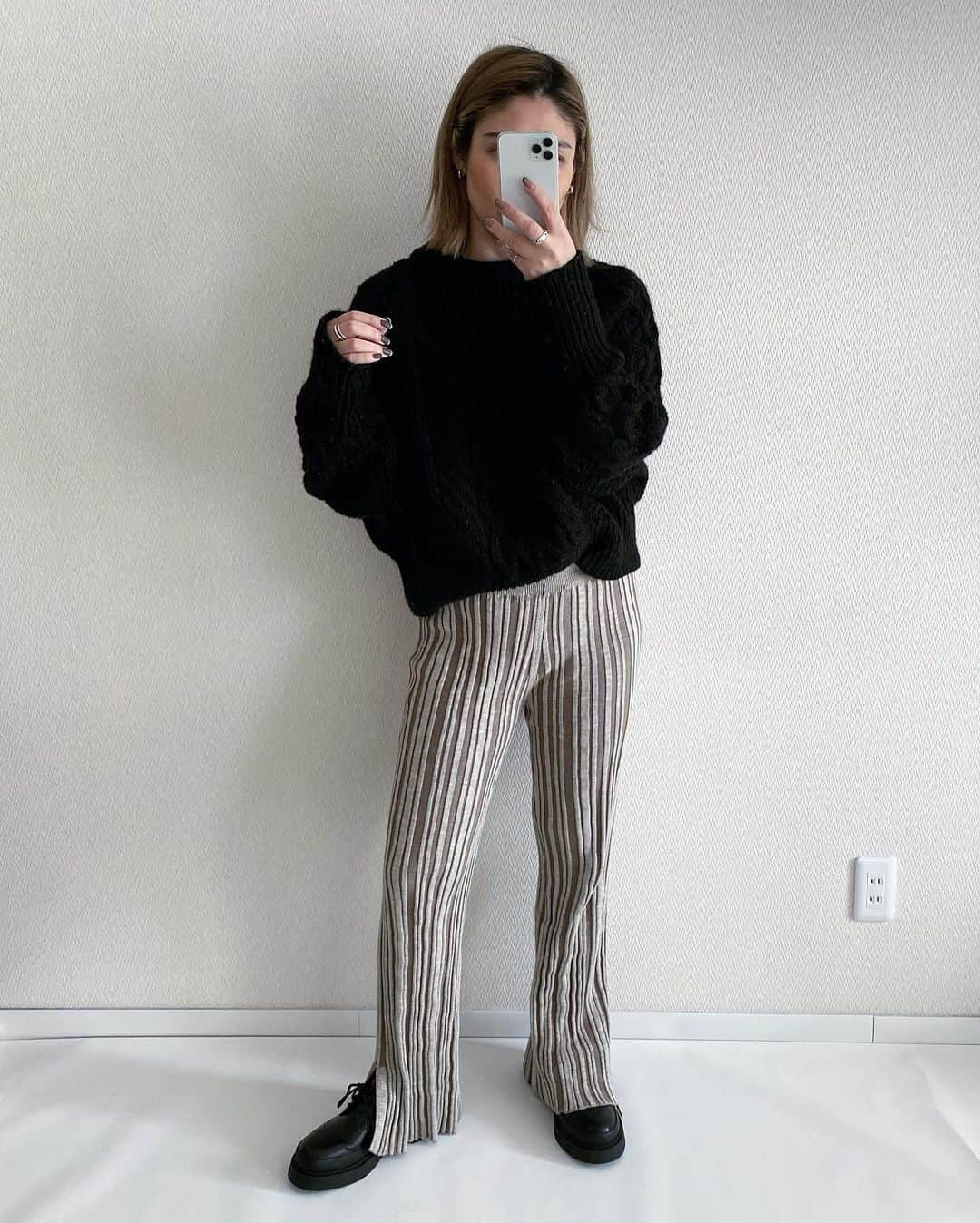 S E I K Oさんのインスタグラム写真 - (S E I K OInstagram)「.  自分的に 好きなコーデ🙃　  knit/ #hm  pants/ @neuna_official  shoes / #zara   このパンツ ゆるっとしてて ストレッチもかなりきいてて すんごい履きやすくて めちゃくちゃお気に入り❤️   ________________   #着回し#着回しコーデ#プチプラ#プチプラファッション#プチプラコーデ#ザラ#エイチアンドエム#ママコーデ#ママファッション」2月14日 21時09分 - seco_days