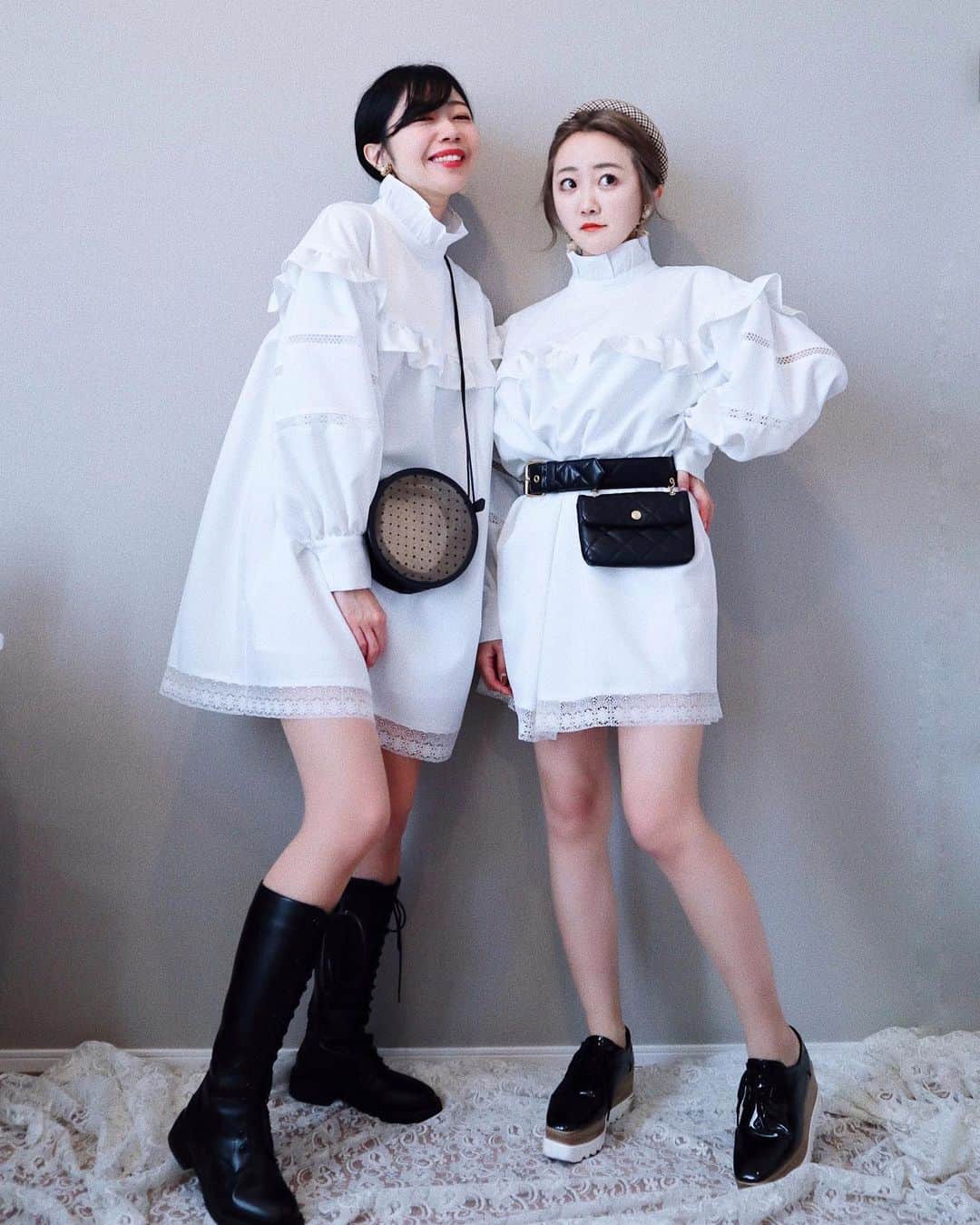 中島奈津希のインスタグラム：「👭🏻💭🤍🤍🤍﻿ ﻿ ﻿ ﻿ ﻿ ﻿ ﻿ ハッピーバレンタイン🎁❣️🍫﻿ ﻿ ﻿ 今日は朝から﻿ お姉(@nakajima_ayano )のなりすましアカウントの報告してくれたり、通報してくれた方﻿ 本当にありがとうございます🥺❤️﻿ パッと見お姉のアカウントだから﻿ 私も寝ぼけてリフォローしそうだった😡😡﻿ ビックリさせてしまった方ごめんなさい😞﻿ ﻿ ﻿ ﻿ ﻿ そんな今日は﻿ 私の用事に付き合って貰って2人ともヘロヘロ👭🏻💦💦﻿ だけど、可愛いお洋服着るとテンション上がるよね😍😍﻿ ﻿ ﻿ お揃いで着てるのは﻿ あみさん(@ami_ishii_ )がブランドディレクターを務める﻿ #MIRIAMvintage (@miriam_vintage )の﻿ ＂Swan Lake Dress 🦢＂﻿ ﻿ 回収したペットボトルなどから作られた﻿ 再生繊維を使用した﻿ サスティナブルなお洋服なの🥺❤️❤️❤️﻿ ﻿ ﻿ ﻿ 1枚でサラッと着ても可愛いし、﻿ この時期はアウターと合わせても可愛い😍😍﻿ 個人的に、﻿ お袖のぽわんと感とレースの透け感が﻿ とってもお気に入り❤️﻿ 姉妹で黒アイテムで合わせてみたけど、﻿ それぞれ着方変えるのも楽しい👭🏻❤️﻿ ﻿ ﻿ ﻿ ZOZOTOWNで限定販売のアイテムだから﻿ チェックしてみてね👀❤️❤️❤️﻿ ﻿ ☁️☁️☁️☁️☁️☁️☁️☁️☁️☁️☁️☁️☁️☁️☁️☁️﻿ #中島姉妹　﻿ #ミリアムヴィンテージ」